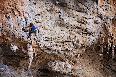 simsearch:400-07292725,k - Female rock climber on a cliff face Photographie de stock - Aubaine LD & Abonnement, Code: 400-07294801