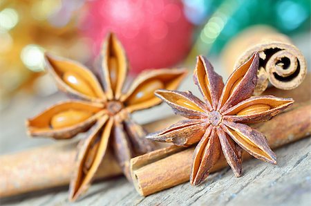 simsearch:400-06358844,k - extremely closeup view of anise star and cinnamon sticks, on wooden table Photographie de stock - Aubaine LD & Abonnement, Code: 400-07295416