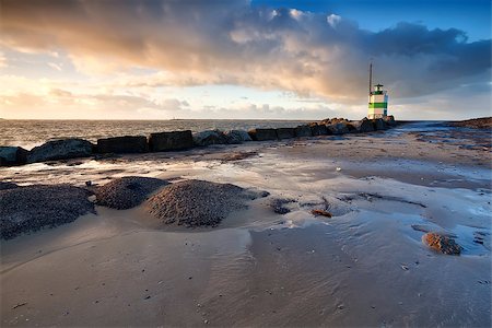 lighthouse on North sea in Ijmuiden, Holland Foto de stock - Super Valor sin royalties y Suscripción, Código: 400-07295927