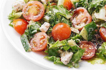 simsearch:400-06391350,k - Fresh vegetable salad with tomato, cucumber, feta cheese and greens Photographie de stock - Aubaine LD & Abonnement, Code: 400-07296707