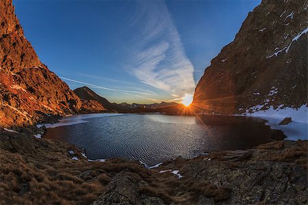 simsearch:400-07309307,k - sunrise in Caltun lake. Fagaras Mountains, Romania Stockbilder - Microstock & Abonnement, Bildnummer: 400-07297090
