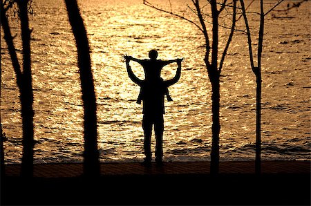 family beach silhouette - silhouette of the man who lift up children Stock Photo - Budget Royalty-Free & Subscription, Code: 400-07297188