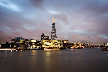 City of London on Thames. Sunset and city lights Stockbilder - Microstock & Abonnement, Bildnummer: 400-07298274