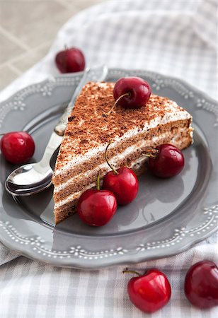 simsearch:400-07256405,k - The piece of chocolate cake with cream decorated with fresh cherry Fotografie stock - Microstock e Abbonamento, Codice: 400-07298307