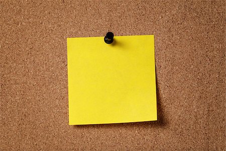 simsearch:400-05910146,k - yellow reminder sticky note on cork board, empty space for text Photographie de stock - Aubaine LD & Abonnement, Code: 400-07298819
