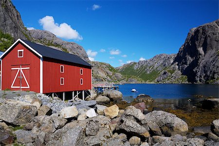 simsearch:400-08428494,k - Typical red shed on the coast of fjord on Lofoten islands in Norway Stockbilder - Microstock & Abonnement, Bildnummer: 400-07298952