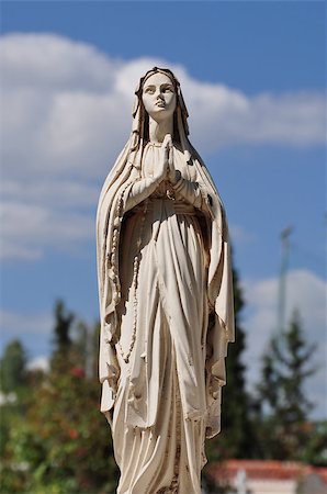 sirylok (artist) - Virgin Mary hands joined in prayer marble funerary statue. Fotografie stock - Microstock e Abbonamento, Codice: 400-07299151