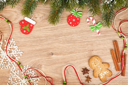 simsearch:400-07299371,k - Christmas fir tree, gingerbread cookie and decor on wooden background Foto de stock - Super Valor sin royalties y Suscripción, Código: 400-07299362