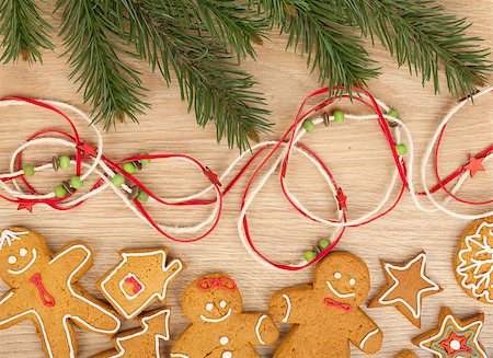 simsearch:400-07299371,k - Christmas fir tree and gingerbread cookies on wooden board Foto de stock - Super Valor sin royalties y Suscripción, Código: 400-07299370