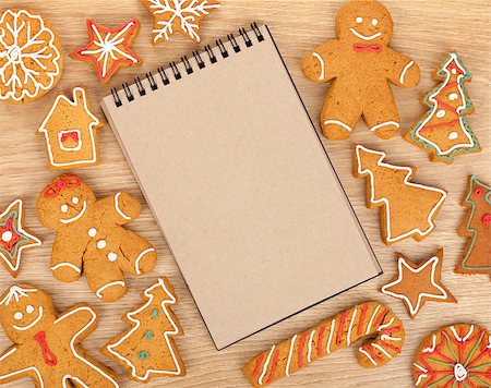 simsearch:400-07614271,k - Blank notepad with christmas gingerbread cookies on wooden table Foto de stock - Royalty-Free Super Valor e Assinatura, Número: 400-07299371