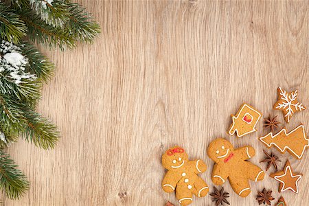 simsearch:400-07299371,k - Christmas fir tree and gingerbread cookies on wooden board Foto de stock - Super Valor sin royalties y Suscripción, Código: 400-07299372