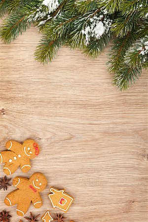 simsearch:400-07299371,k - Christmas fir tree and gingerbread cookies on wooden board Foto de stock - Super Valor sin royalties y Suscripción, Código: 400-07299373
