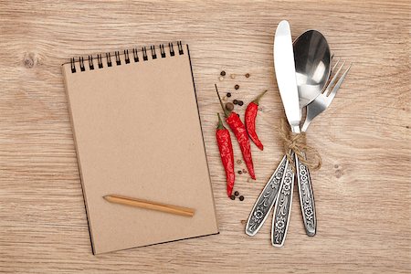 recipes paper - Blank notepad with pencil and silverware set on wooden table Foto de stock - Super Valor sin royalties y Suscripción, Código: 400-07299505