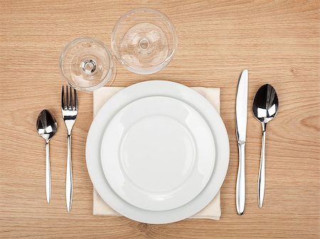 simsearch:400-07331603,k - Empty plate, glasses and silverware set on wooden table Foto de stock - Super Valor sin royalties y Suscripción, Código: 400-07299510