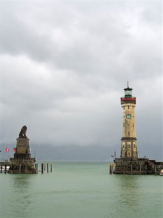 simsearch:400-07407995,k - tower and lion at the entrance of the harbor in the german town Lindau at the lake Bodensee Fotografie stock - Microstock e Abbonamento, Codice: 400-07299617