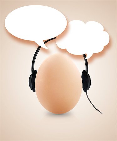 simsearch:640-03257126,k - fresh egg with headset and speech bubble. Fotografie stock - Microstock e Abbonamento, Codice: 400-07290268