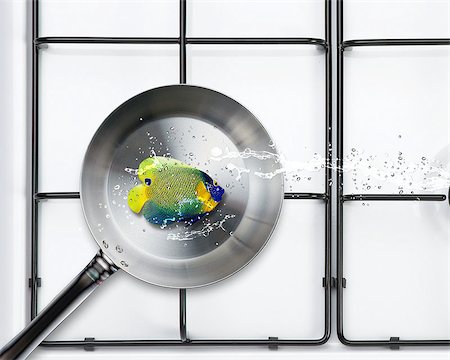 simsearch:400-03915861,k - Frying pan and fresh angel fish with water splashes. Stockbilder - Microstock & Abonnement, Bildnummer: 400-07290381