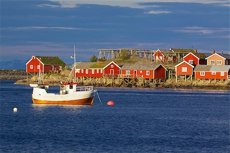 simsearch:400-08428494,k - Red fishing rorbu huts and fishing boat in town of Reine on Lofoten islands Stockbilder - Microstock & Abonnement, Bildnummer: 400-07291608