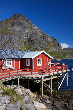 simsearch:400-06946273,k - Picturesque red fishing hut on the coast of fjord on Lofoten islands in Norway Photographie de stock - Aubaine LD & Abonnement, Code: 400-07291601