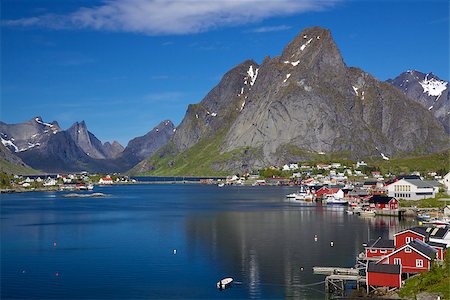 simsearch:400-06557083,k - Picturesque town of Reine by the fjord on Lofoten islands in Norway Stockbilder - Microstock & Abonnement, Bildnummer: 400-07291602