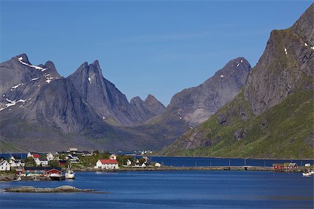 simsearch:400-06557083,k - Picturesque fishing town of Reine by the fjord on Lofoten islands in Norway Stockbilder - Microstock & Abonnement, Bildnummer: 400-07291614