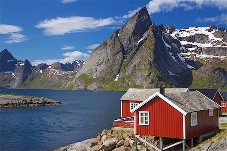 simsearch:400-06557083,k - Picturesque red fishing hut on the coast of fjord on Lofoten islands in Norway Stockbilder - Microstock & Abonnement, Bildnummer: 400-07291619