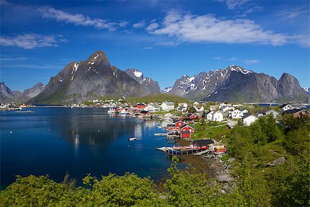 simsearch:400-08428494,k - Picturesque town of Reine by the fjord on Lofoten islands in Norway, famous tourist destination Stockbilder - Microstock & Abonnement, Bildnummer: 400-07291611