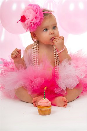 Birthday baby eating her cake Stockbilder - Microstock & Abonnement, Bildnummer: 400-07291866