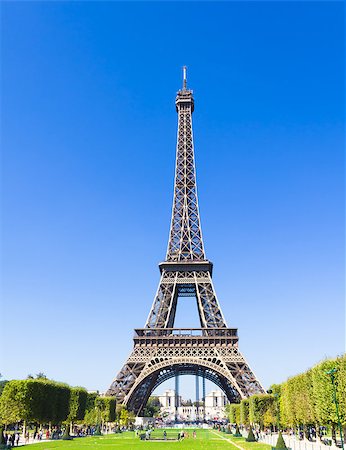 simsearch:400-07112628,k - The Eiffel Tower in Paris, France Photographie de stock - Aubaine LD & Abonnement, Code: 400-07292451