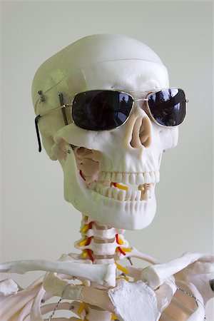 simsearch:400-04401169,k - Scary skull model wearing sunglasses on white background Stock Photo - Budget Royalty-Free & Subscription, Code: 400-07292528