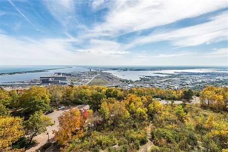 duluth - Autumn colored scene near harbor of Lake Superior Stockbilder - Microstock & Abonnement, Bildnummer: 400-07292698