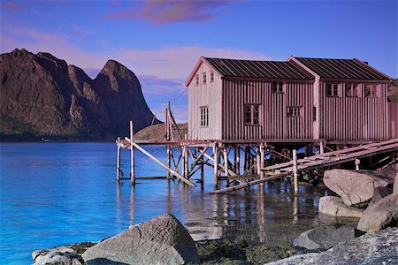 simsearch:400-06946273,k - Old fishing facory by the fjord on Lofoten islands in Norway Photographie de stock - Aubaine LD & Abonnement, Code: 400-07292929