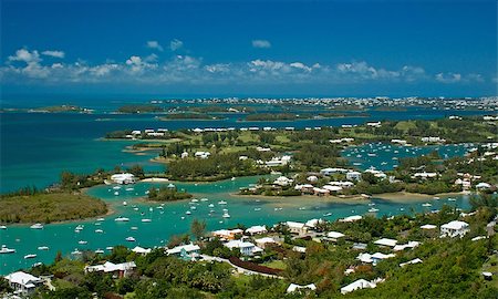 A aerial view of the Great Sound of Bermuda, with white roofed buildings and the ocean Stockbilder - Microstock & Abonnement, Bildnummer: 400-07293047