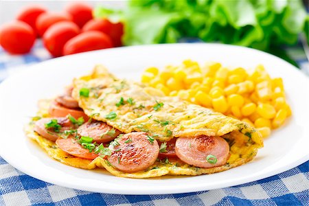 simsearch:400-04855335,k - Omelet with sausage, tomato and herbs on a plate Foto de stock - Royalty-Free Super Valor e Assinatura, Número: 400-07293329