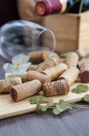 simsearch:400-08035611,k - Wine corks on the table with glass and bottle on the background, selective focus Stock Photo - Budget Royalty-Free & Subscription, Code: 400-07293449