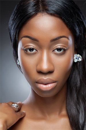 simsearch:400-07292674,k - Portrait of a perfect young black beauty Photographie de stock - Aubaine LD & Abonnement, Code: 400-07293707