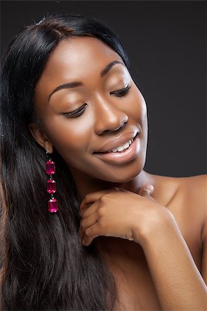 simsearch:400-07292674,k - Young beautiful black woman with long hair Photographie de stock - Aubaine LD & Abonnement, Code: 400-07293710