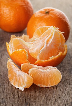 simsearch:400-07613620,k - ripe tangerines closeup photo on wooden table, intense color Stockbilder - Microstock & Abonnement, Bildnummer: 400-07304054