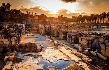 Ancient city of Beit She'an in Israel Stockbilder - Microstock & Abonnement, Bildnummer: 400-07304202