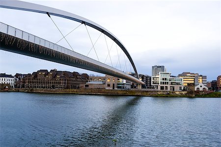 simsearch:851-02962366,k - Big Bridge over the Maas river in Maastricht, Netherlands Foto de stock - Super Valor sin royalties y Suscripción, Código: 400-07304446