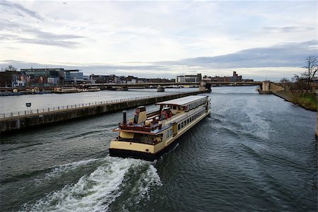 Mooring pleasure boat on the river in Maastricht, the Netherlands Photographie de stock - Aubaine LD & Abonnement, Code: 400-07304524