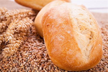 simsearch:400-07414812,k - tasty fresh baked bread bun baguette natural food detal background Foto de stock - Super Valor sin royalties y Suscripción, Código: 400-07304987