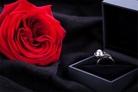 simsearch:400-07306125,k - red rose and diamond ring in a box present love valentines engagement Stock Photo - Budget Royalty-Free & Subscription, Code: 400-07305097