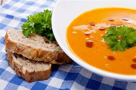 simsearch:400-07828867,k - fresh tasty homemade pumpkin soup on wooden table with parsley and bread Photographie de stock - Aubaine LD & Abonnement, Code: 400-07305169