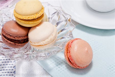 simsearch:400-04855702,k - traditional delicious sweet dessert macarons and coffee on table Photographie de stock - Aubaine LD & Abonnement, Code: 400-07305175