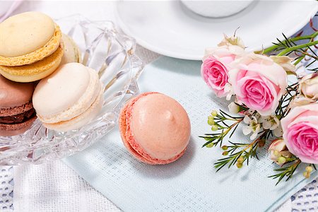 simsearch:400-04855702,k - traditional delicious sweet dessert macarons and coffee on table Photographie de stock - Aubaine LD & Abonnement, Code: 400-07305176