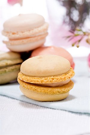 simsearch:400-04855702,k - traditional delicious sweet dessert macarons and coffee on table Photographie de stock - Aubaine LD & Abonnement, Code: 400-07305177