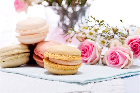 simsearch:400-04855702,k - traditional delicious sweet dessert macarons and coffee on table Photographie de stock - Aubaine LD & Abonnement, Code: 400-07305178