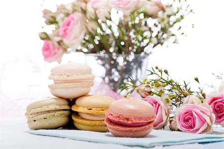 simsearch:400-04855702,k - traditional delicious sweet dessert macarons and coffee on table Photographie de stock - Aubaine LD & Abonnement, Code: 400-07305184