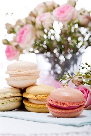 simsearch:400-04855702,k - traditional delicious sweet dessert macarons and coffee on table Photographie de stock - Aubaine LD & Abonnement, Code: 400-07305185